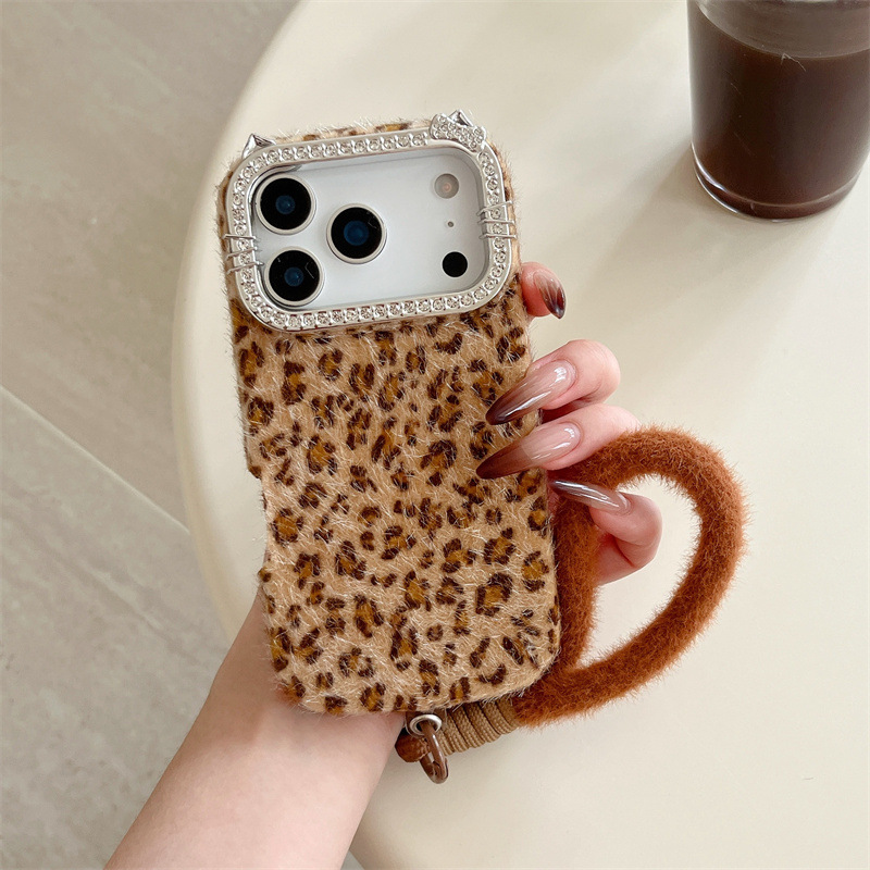 Phone Cases Apple - Lüks, elmas işlemeli, leopar desenli pelüş